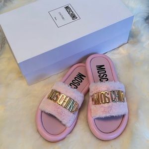 NWT Moschino Pink Faux Fur Slides Size 6 $480 Retail NEW IN BOX